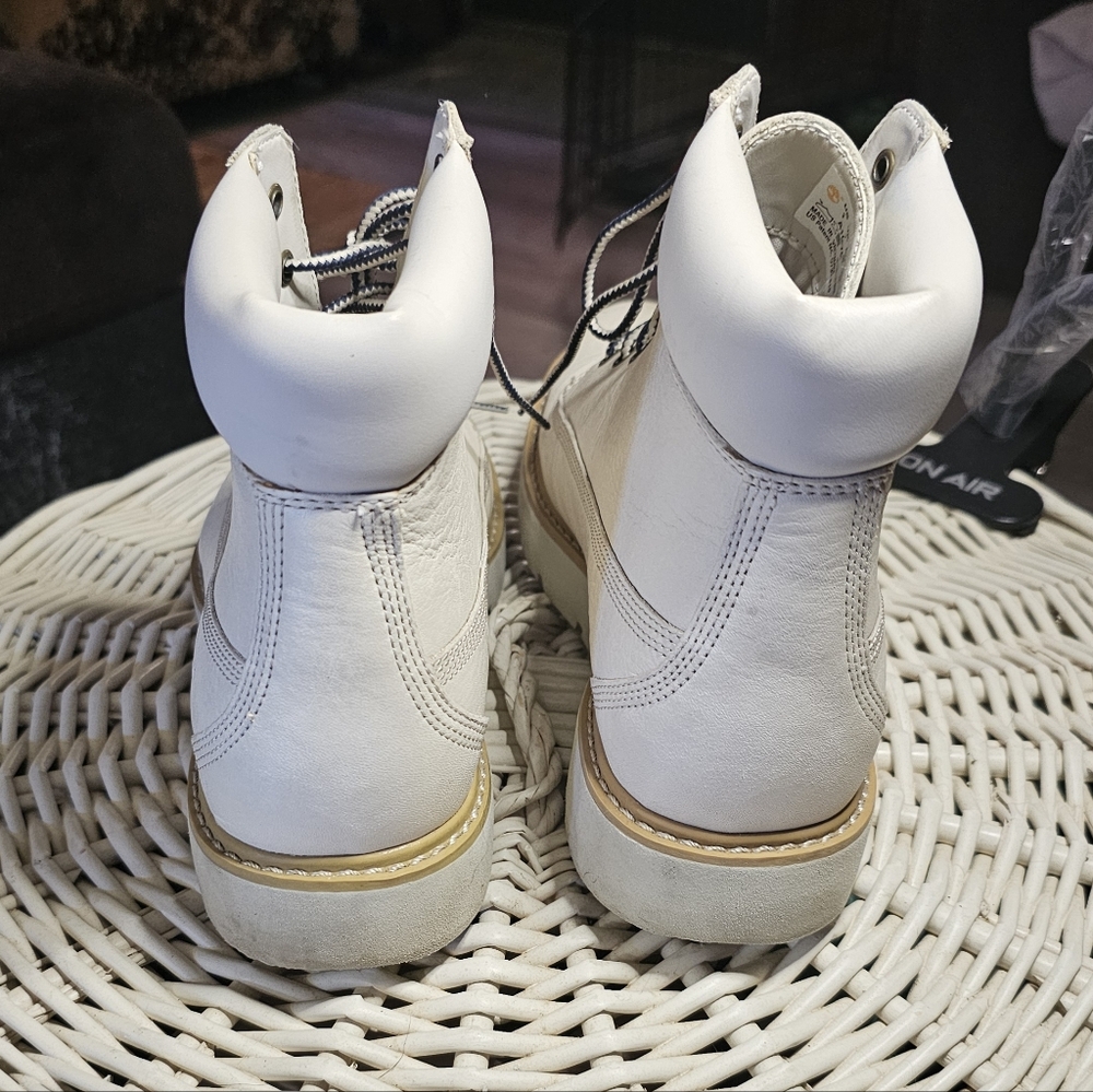 Timberland Women's Cream Lace-Up Boots - Picture 2 of 5